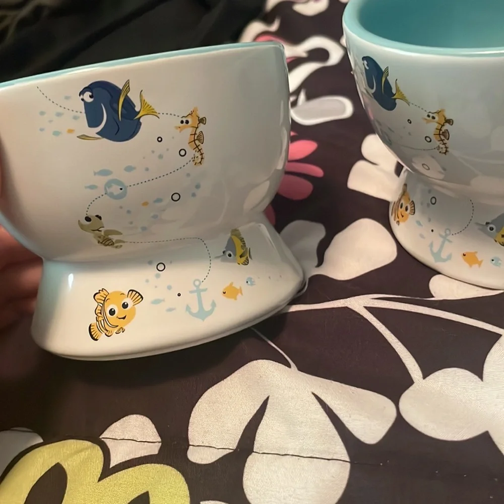 Disney finding Nemo cat bowls.